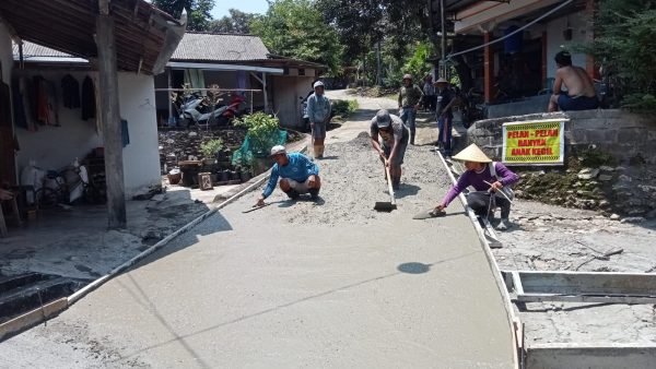 Pembangunan Rabat jalan Dusun Popoh RT 04 RW 07 Desa Besole Kec. Besuki Kab. Tulungagung